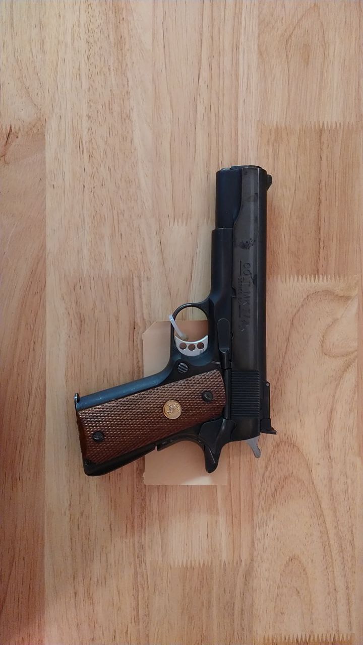 Pistool Colt